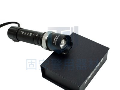 特警強(qiáng)光手電